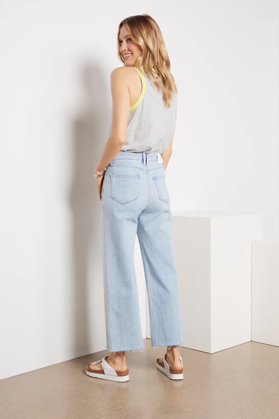Anessa w Set in Pockets - Image 3