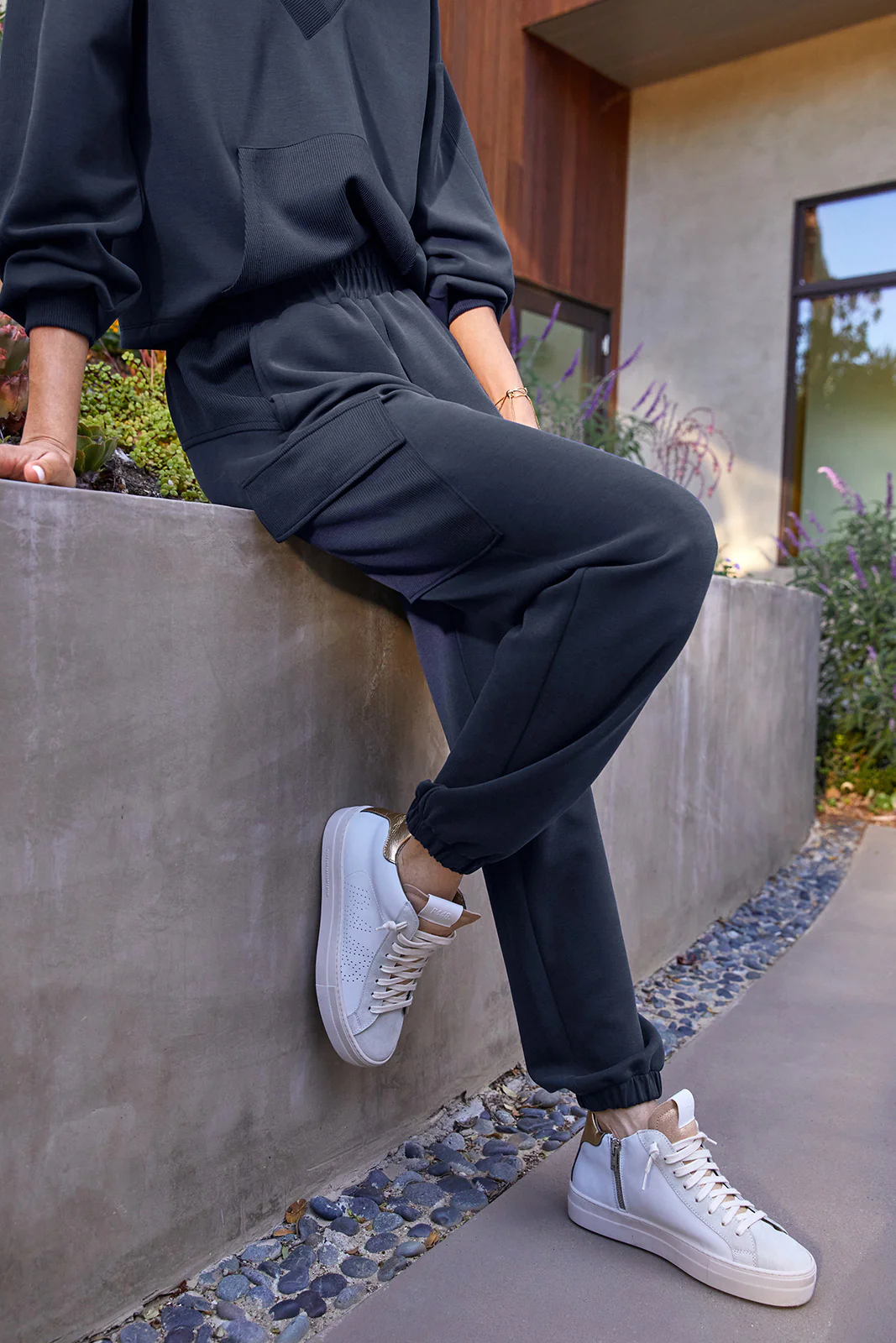 Ari Sleek Pullover - Image 8