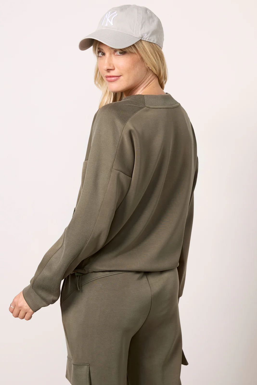 Ari V Neck Sweatshirt - Image 4